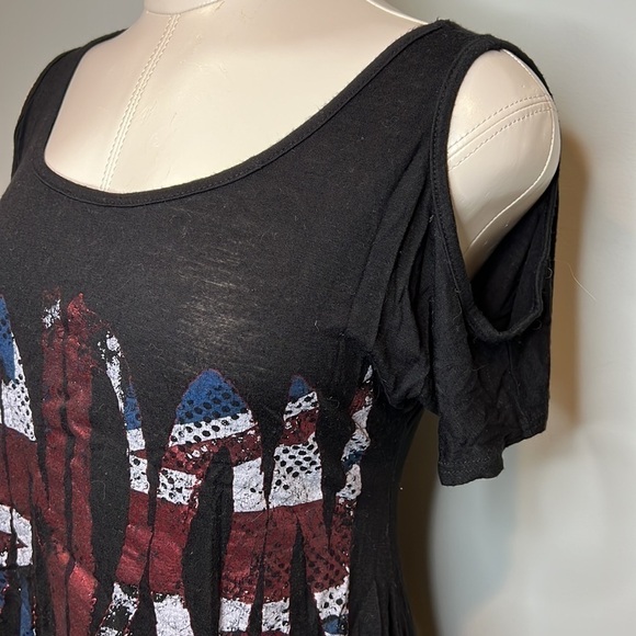 Joyce Leslie Women’s London Cold Shoulder Top - Picture 4 of 9